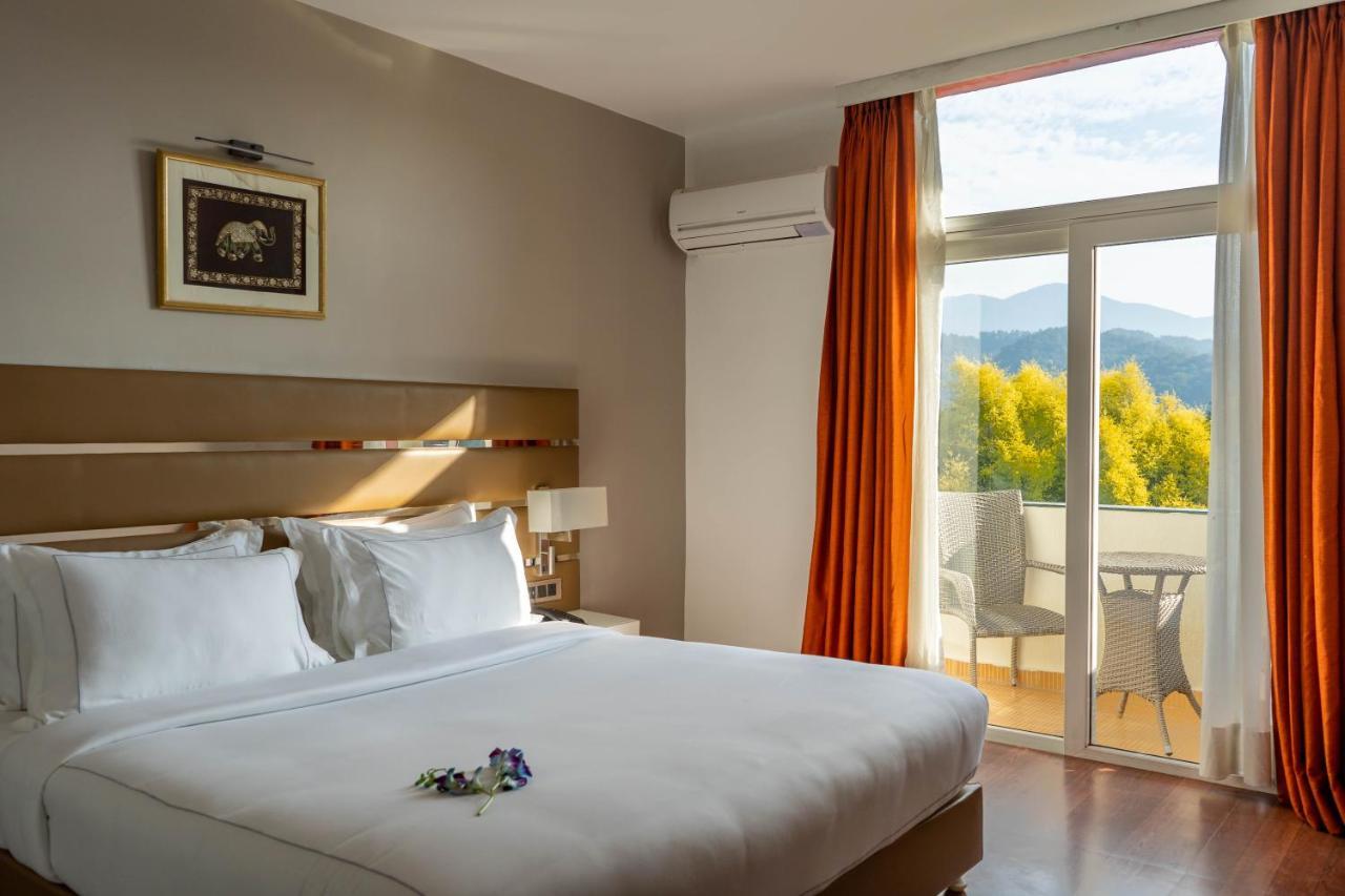 Country Inn Tarika Riverside Resort Jim Corbett Garjia Екстер'єр фото